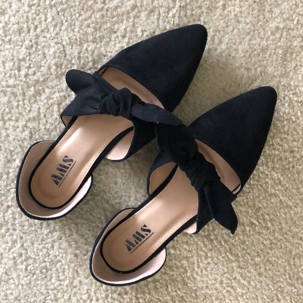 Black pointed toe bow flats
